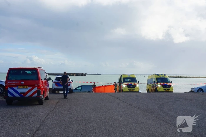 Passerende boot redt drenkeling, maar hulp te laat