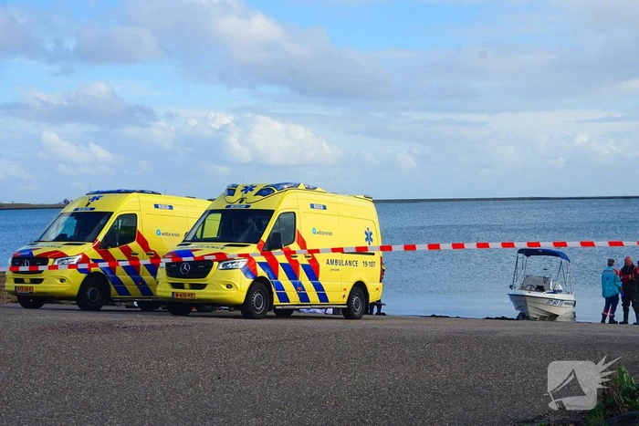 Passerende boot redt drenkeling, maar hulp te laat