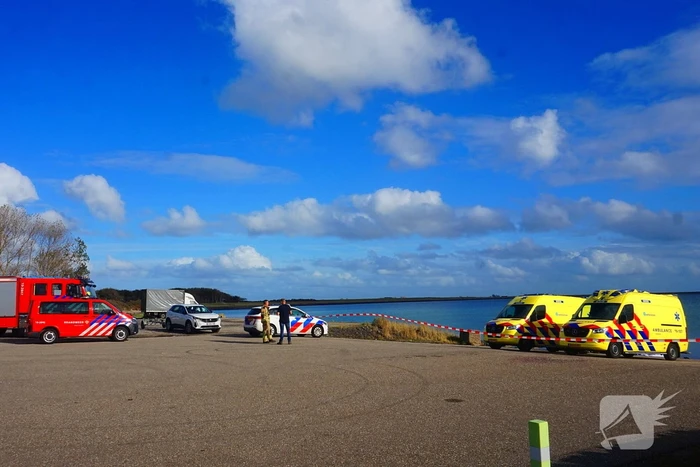 Passerende boot redt drenkeling, maar hulp te laat