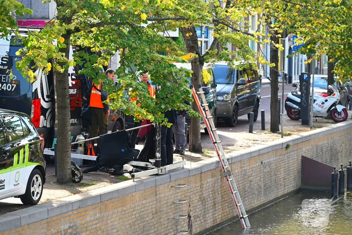 Zoektocht naar explosief in gracht