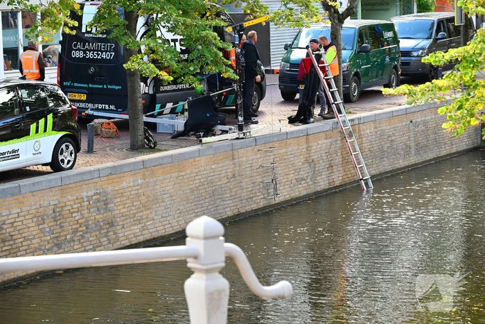 Zoektocht naar explosief in gracht