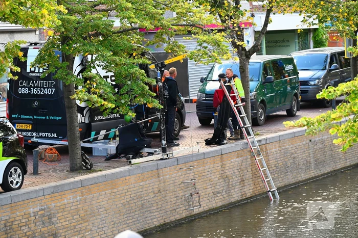 Zoektocht naar explosief in gracht