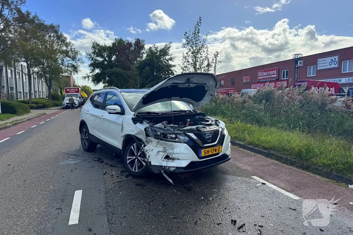 Brand na botsing bij tankstation