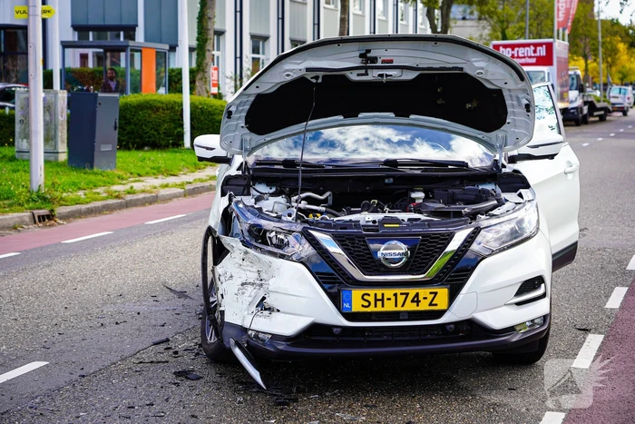 Brand na botsing bij tankstation