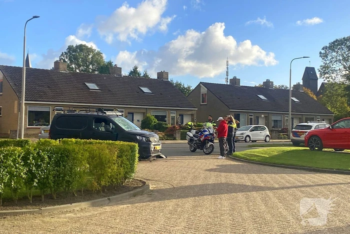 Scooterrijder gewond bij aanrijding met bestelbus