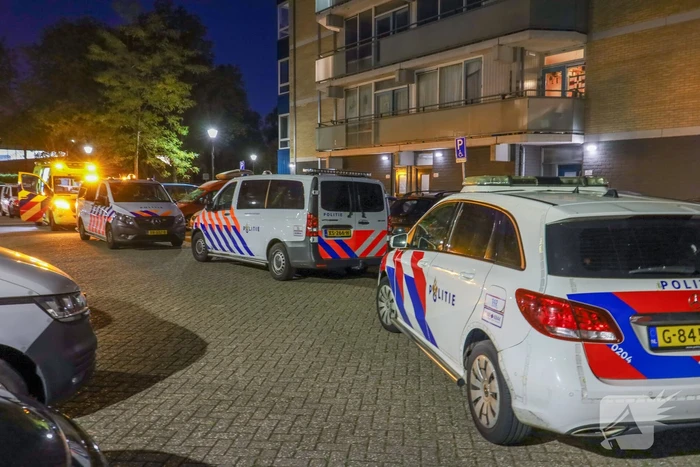 Steekpartij in flatgebouw vereist snelle medische hulp