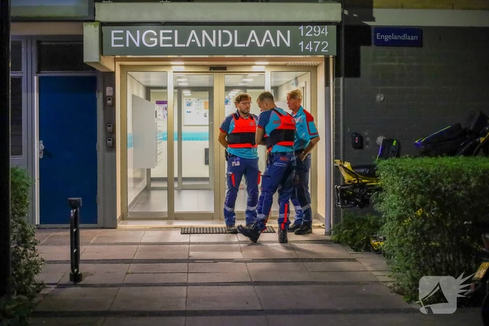 Steekpartij in flatgebouw vereist snelle medische hulp