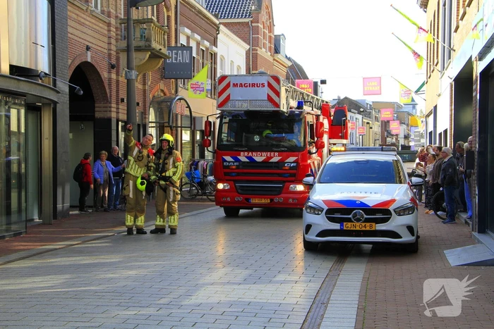 Brand door onkruidverbrander in leegstaand pand