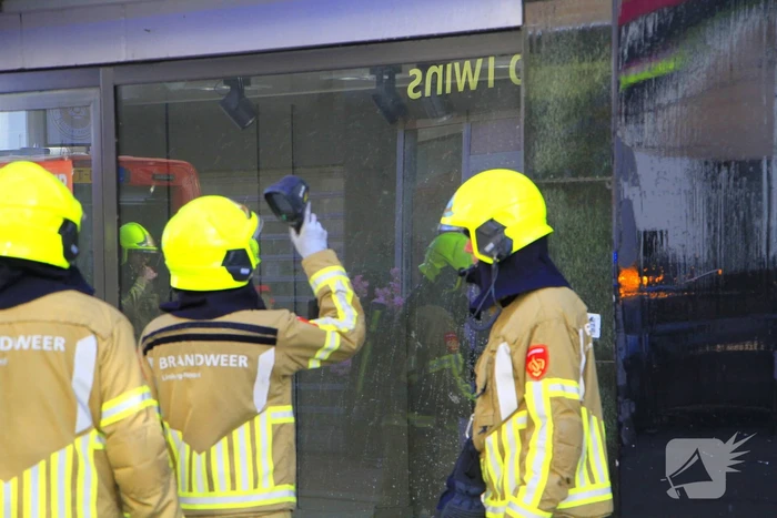 Brand door onkruidverbrander in leegstaand pand
