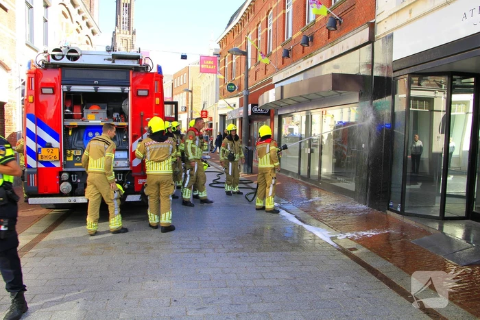 Brand door onkruidverbrander in leegstaand pand