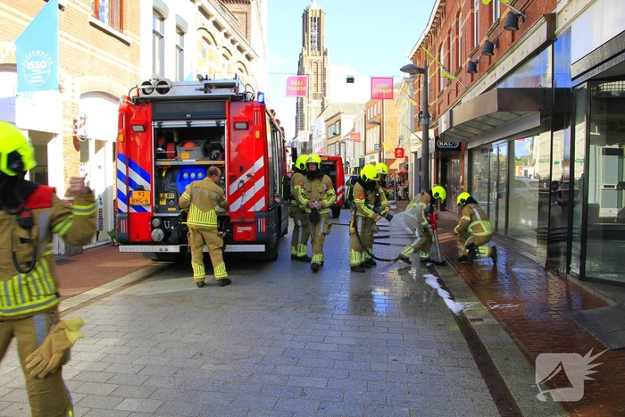 Brand door onkruidverbrander in leegstaand pand