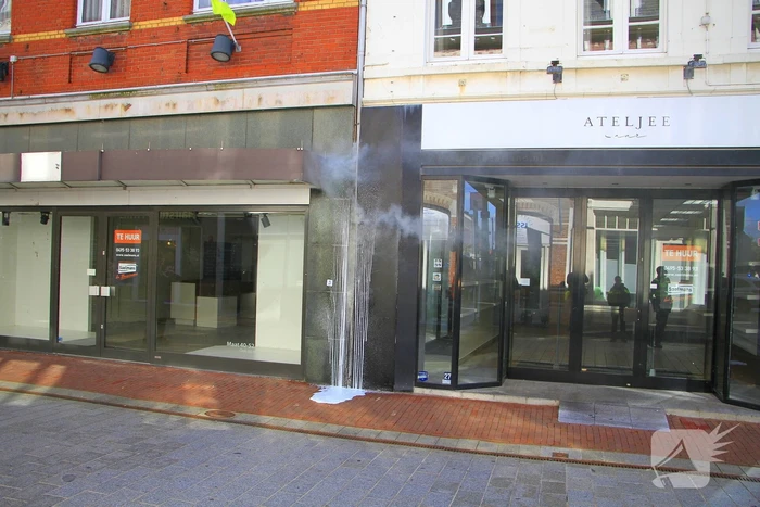 Brand door onkruidverbrander in leegstaand pand