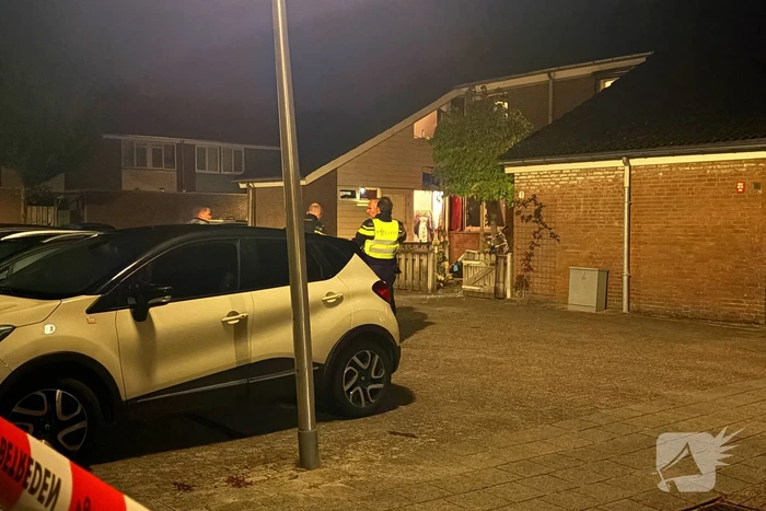 Voordeur vernield door explosie
