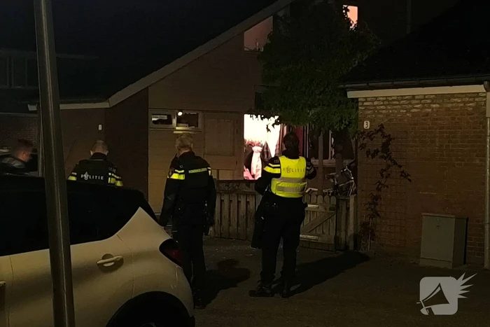 Voordeur vernield door explosie