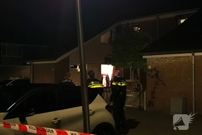 Voordeur vernield door explosie