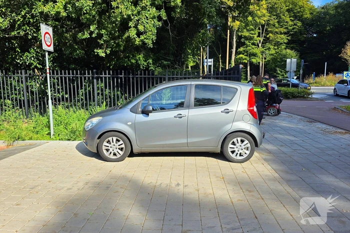 Botsing tussen scootmobiel en auto op beruchte rotonde