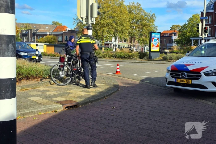 Fietser gewond bij botsing met vrachtwagen