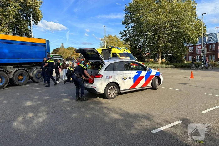 Fietser gewond bij botsing met vrachtwagen