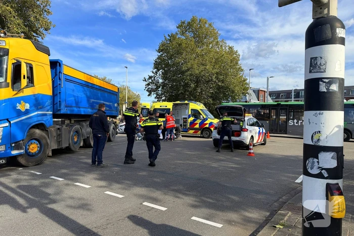 Fietser gewond bij botsing met vrachtwagen