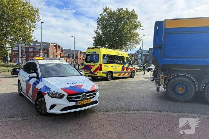 Fietser gewond bij botsing met vrachtwagen