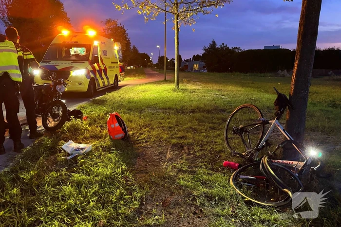 Wielrenner en brommerrijder botsten op fietspad