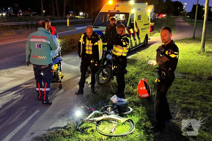 Wielrenner en brommerrijder botsten op fietspad