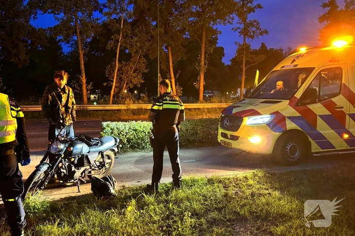 Wielrenner en brommerrijder botsten op fietspad