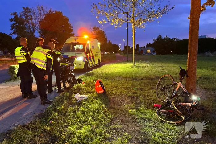 Wielrenner en brommerrijder botsten op fietspad