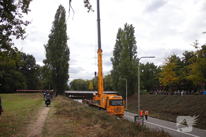 Loopbrug ingestort na aanrijding