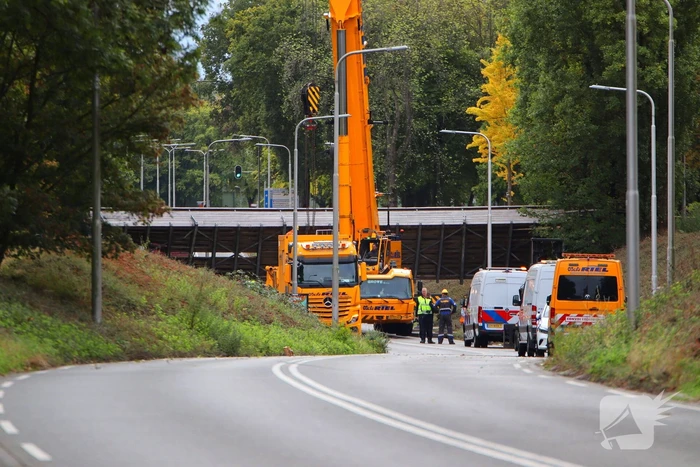 Loopbrug ingestort na aanrijding