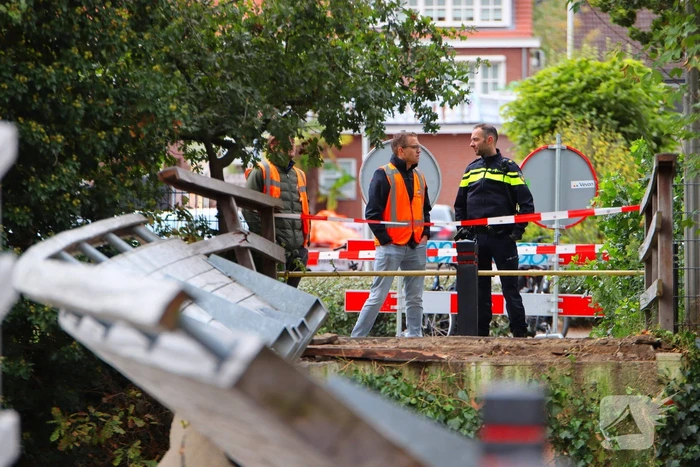 Loopbrug ingestort na aanrijding