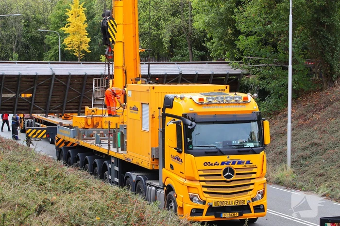 Loopbrug ingestort na aanrijding