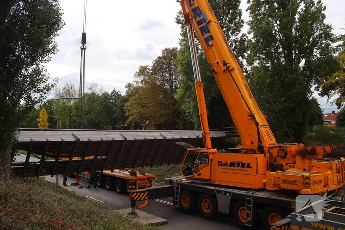 Loopbrug ingestort na aanrijding