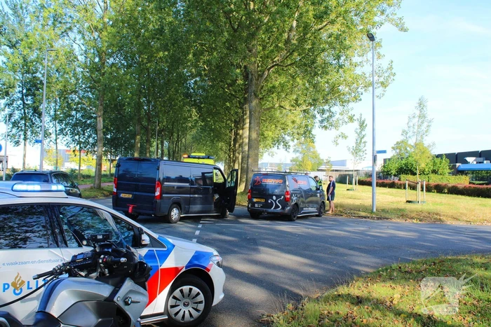 Gewonde bij botsing tussen twee bestelbussen