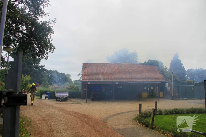 Tuinhuis in vlammen opgegaan
