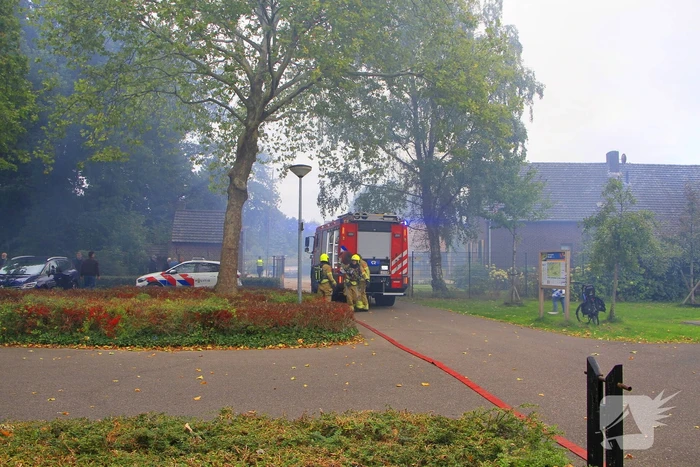 Tuinhuis in vlammen opgegaan