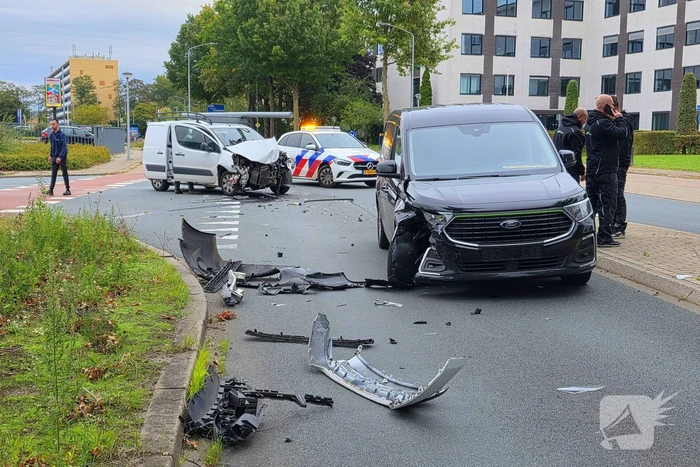 Botsing tussen bestelbussen in Ede