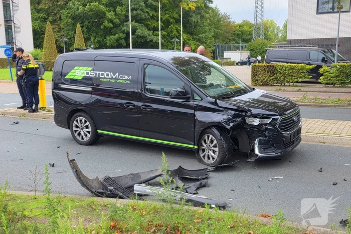 Botsing tussen bestelbussen in Ede