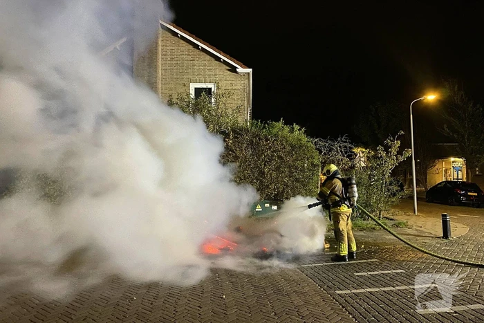 Buitenbrand door vermoedelijke brandstichting