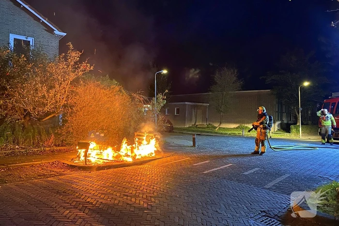 Buitenbrand door vermoedelijke brandstichting