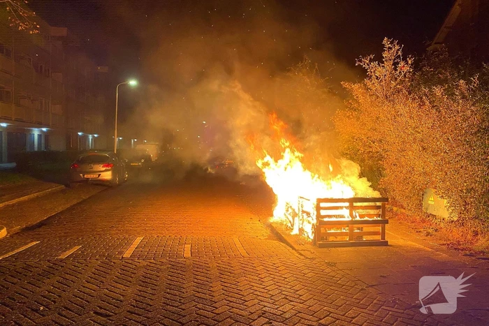 Buitenbrand door vermoedelijke brandstichting