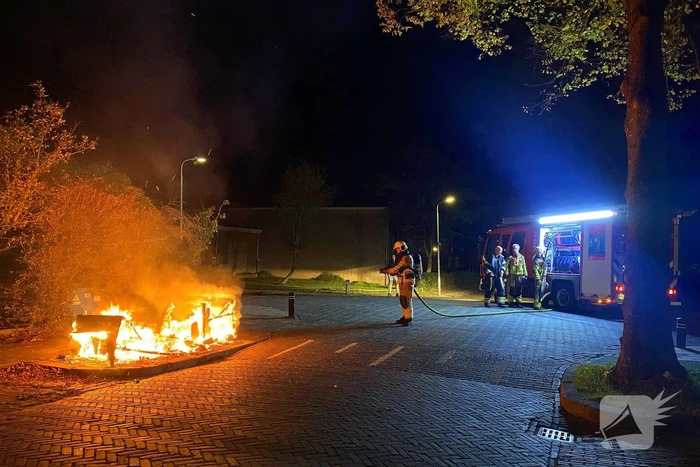 Buitenbrand door vermoedelijke brandstichting