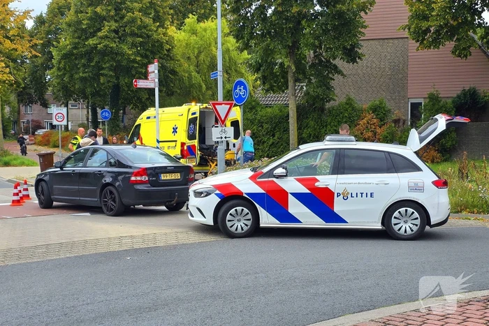 Fietser aangereden door automobilist op rotonde