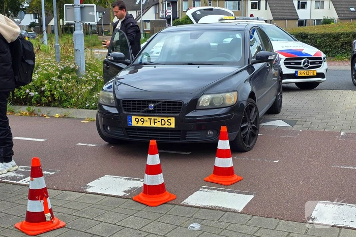 Fietser aangereden door automobilist op rotonde