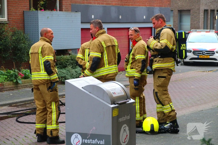 Dakbrand op flatgebouw snel geblust