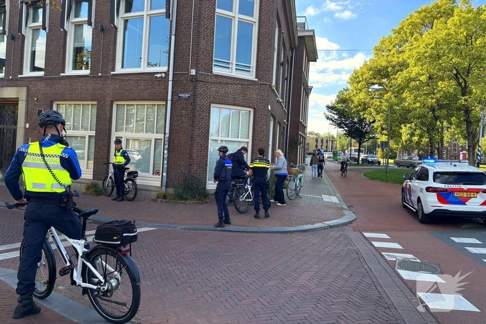 Auto rijdt door na aanrijding met fietser