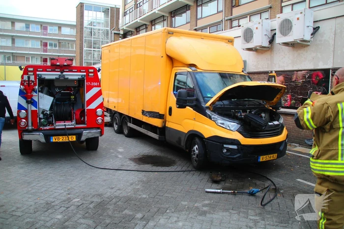 Brand in bestelauto snel onder controle