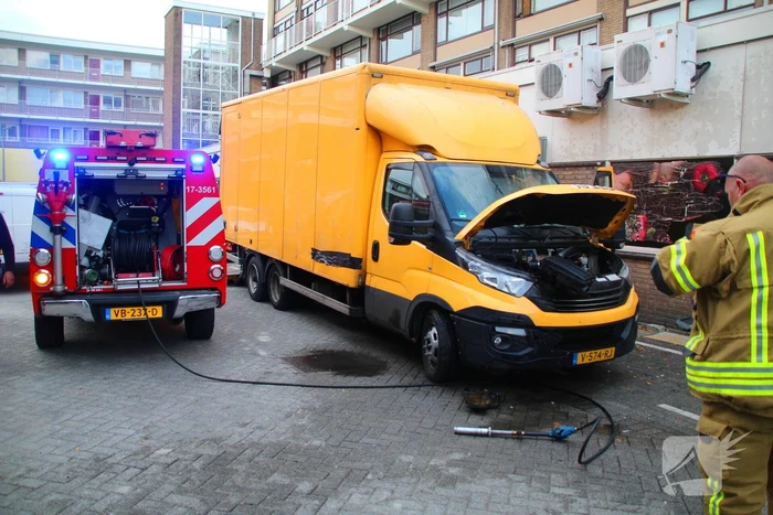 Brand in bestelauto snel onder controle