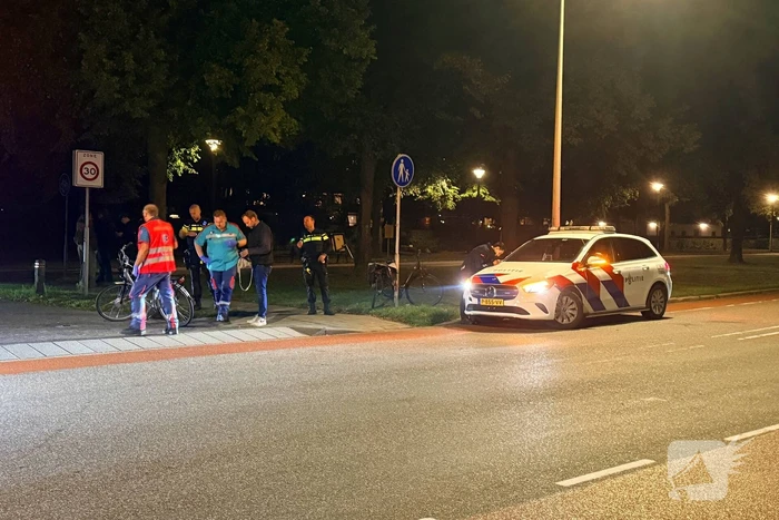 Auto rijdt fietser aan