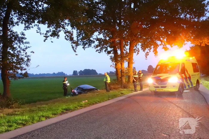 Automobilist belandt in sloot